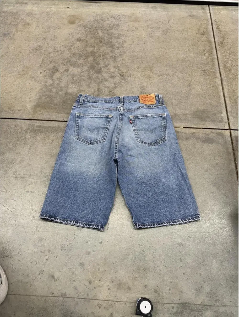 vintage levis faded blue relaxed baggy fit jean shorts jorts size 31